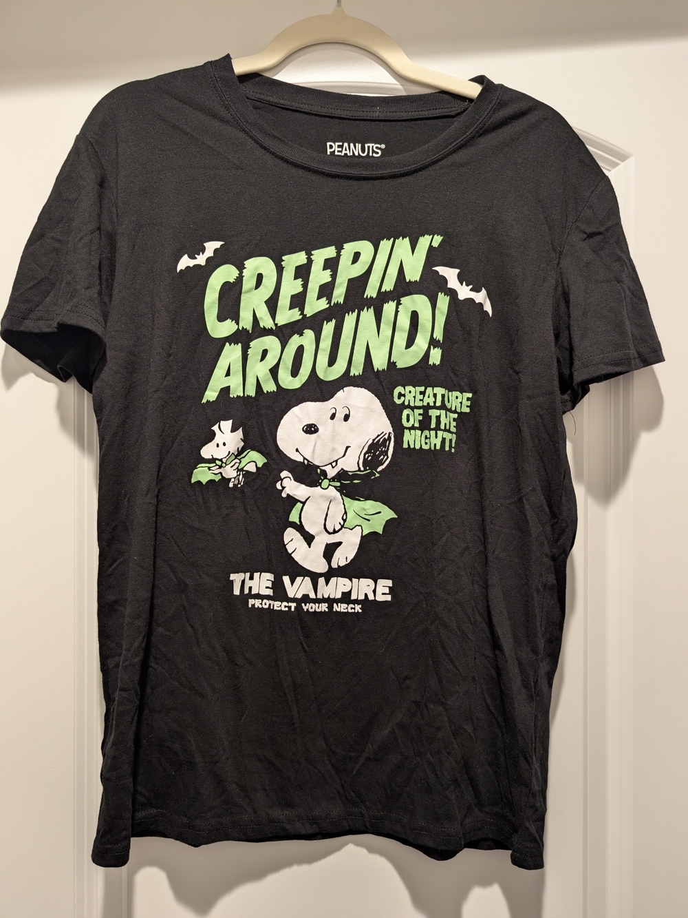 Peanuts Creepin' Around! Snoopy Vampire Graphic Tee - Black/Green